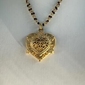 Vintage Style Heart. Gold tone Pendant. Garnet Necklace